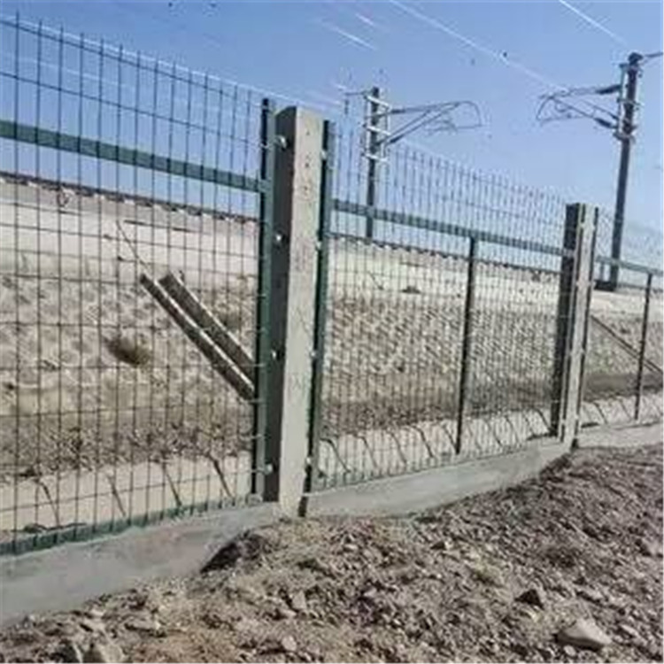 铁路防护栅栏案例展示 - 安平县艾瑞金属丝网有限公司图片4
