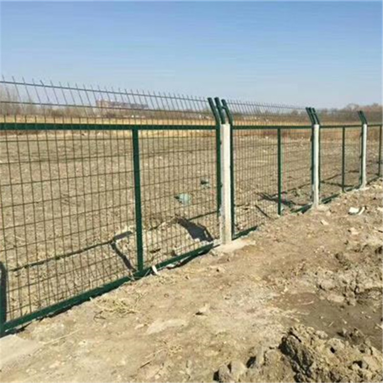 铁路防护栅栏案例展示 - 安平县艾瑞金属丝网有限公司图片2